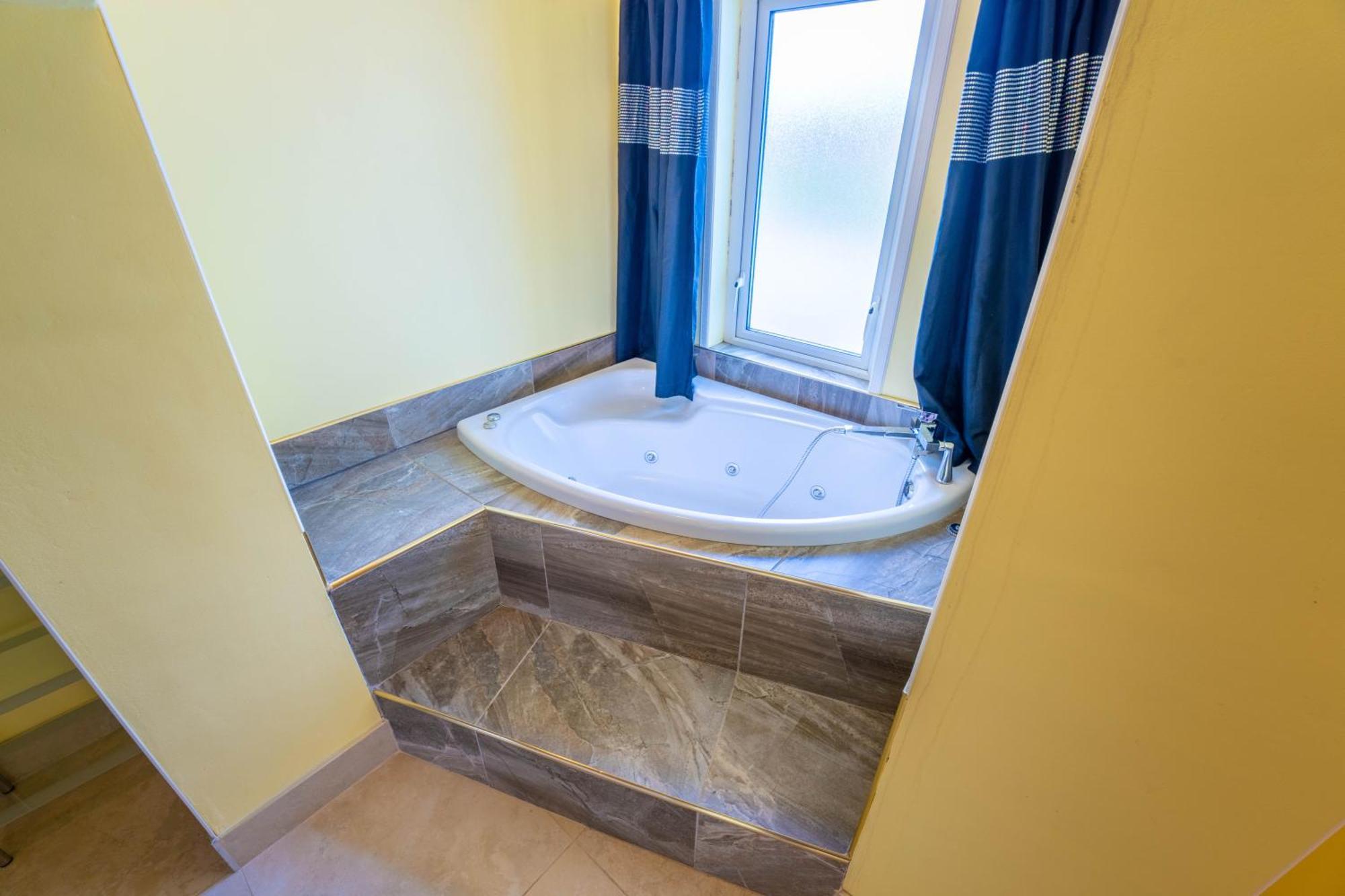 Ferndale Luxury Boutique Bed & Breakfast 5*
